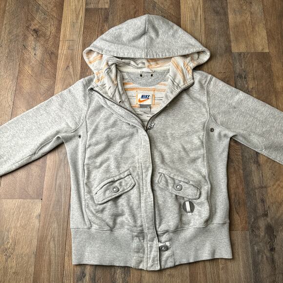 Nike Jacket Hoodie Women's Medium Gray Sneakers Athletic Training Fitness 5823 - Picture 3 of 15